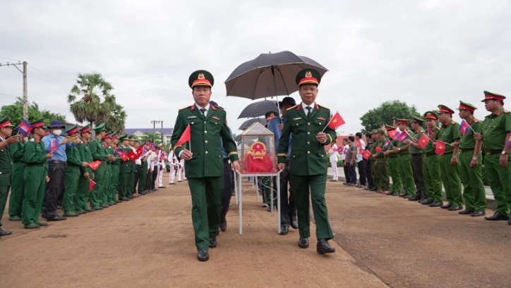 more vietnamese volunteer soldiers remains repatriated from cambodia picture 1 more vietnamese volunteer soldiers remains repatriated from cambodia picture 1