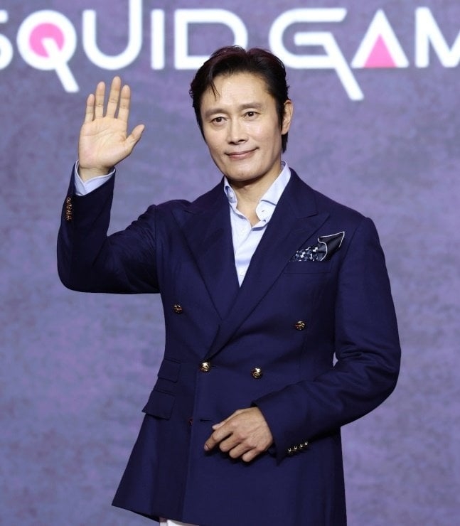 squid game 3 lee jung-jae và lee byung-hun tiết lộ trận chiến cuối cùng hình ảnh 2 squid game 3 lee jung-jae va lee byung-hun tiet lo tran chien cuoi cung hinh anh 2