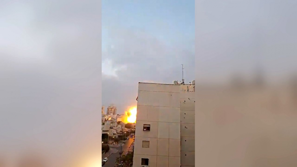 iran phóng tên lửa vào israel sau khi ông trump công bố ngừng bắn hình ảnh 2 iran phong ten lua vao israel sau khi ong trump cong bo ngung ban hinh anh 2