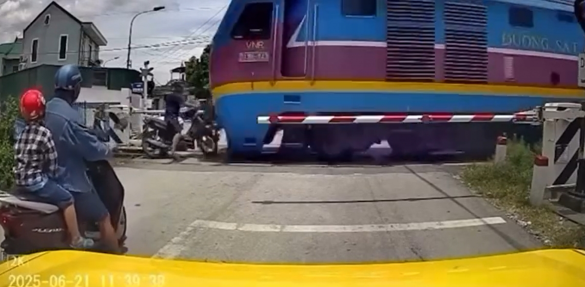 Vượt rào chắn, người đàn ông tử vong do va chạm với tàu hỏa