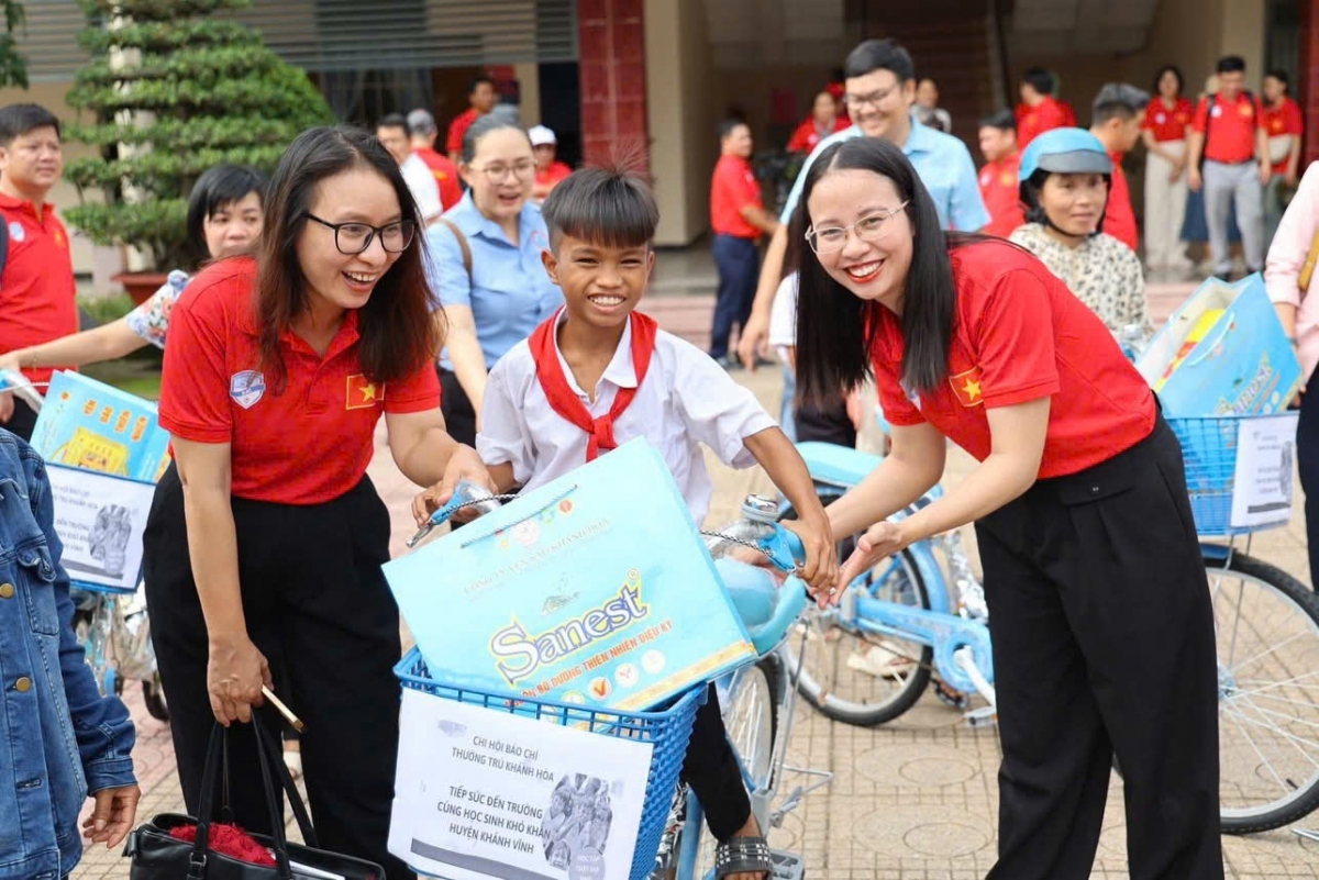 báo chí góp phần quảng bá hình ảnh khánh hòa phát triển hình ảnh 2 bao chi gop phan quang ba hinh anh khanh hoa phat trien hinh anh 2