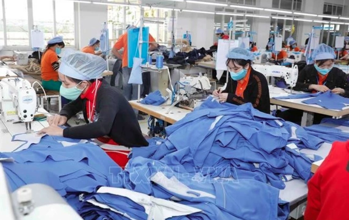 vietnam s garment-textile exports top us 17 billion in five months picture 1