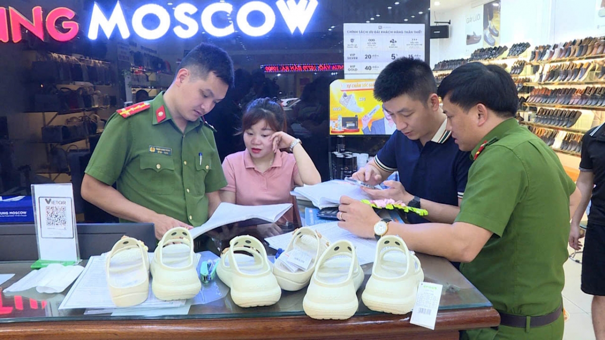 gan 500 san pham nghi gia mao gucci, dior bi phat hien va tam giu tai thanh hoa hinh anh 1