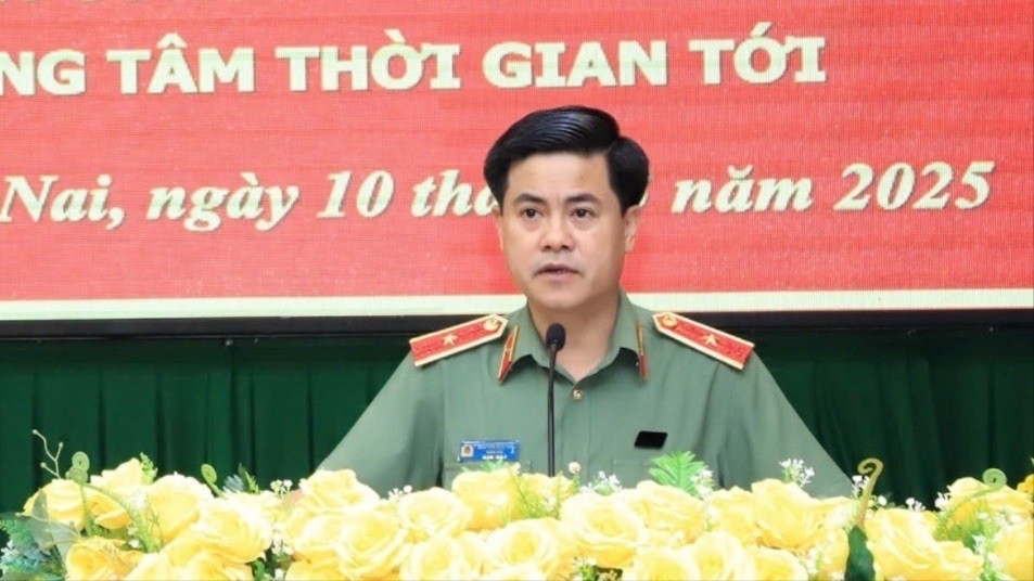 THƯỢNG TÁ BÙI MẠNH HÙNG NHẬN QUYẾT ĐỊNH PHÓ GIÁM ĐỐC CÔNG AN TỈNH HẢI DƯƠNG TRƯỚC SỰ CHỨNG KIẾN CỦA ĐỒNG CHÍ CẤP TRÊN