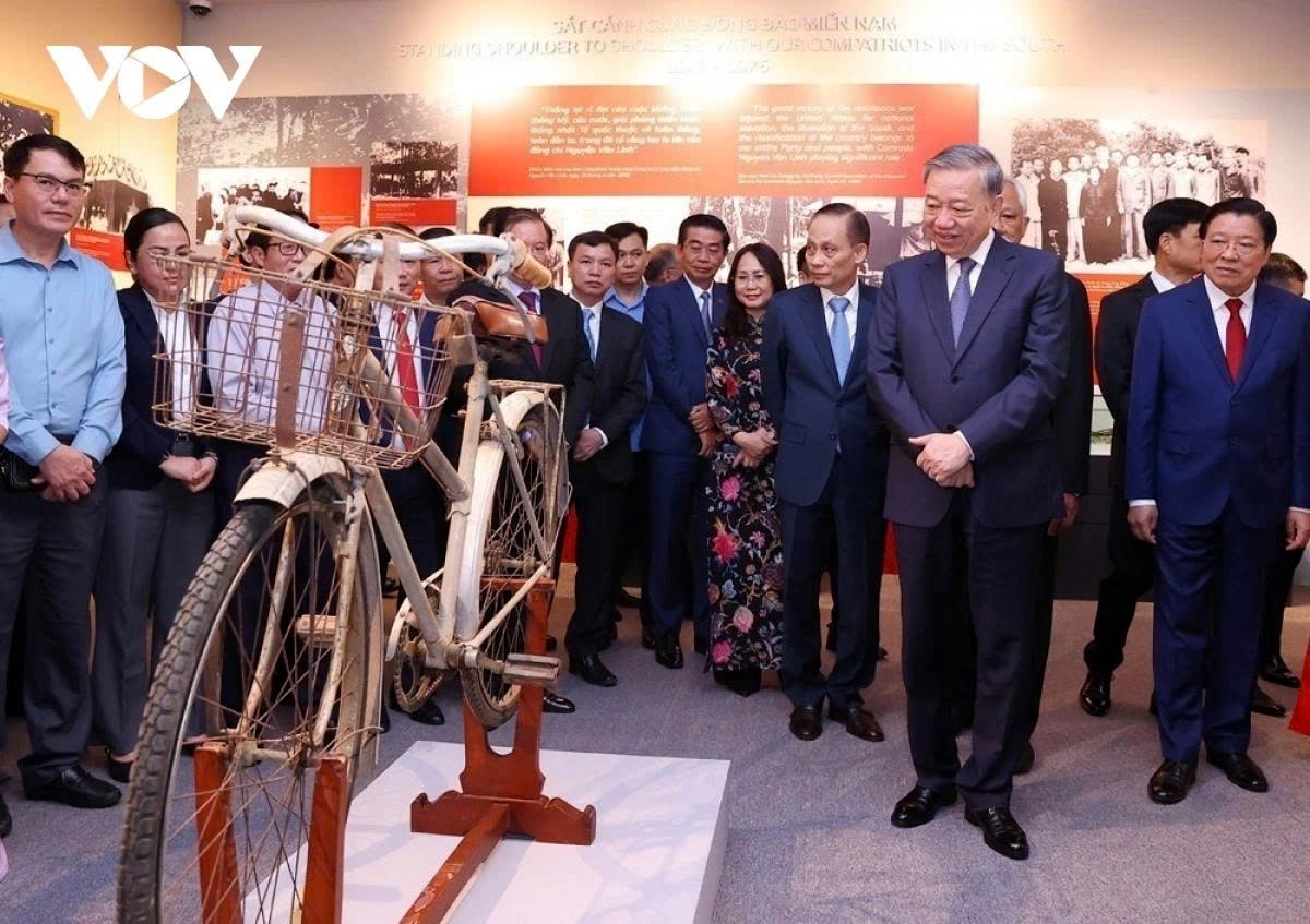 exhibition honours legacy of late party general secretary nguyen van linh picture 2