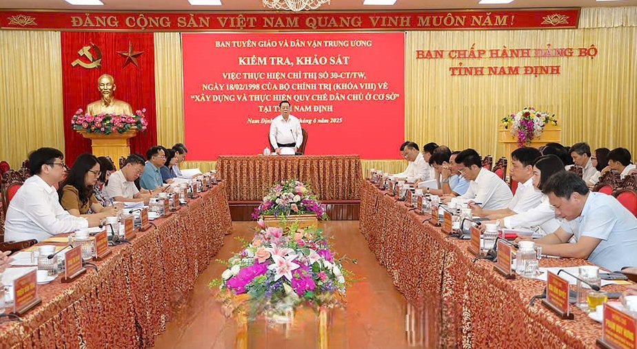 Ông Nguyễn Trọng Nghĩa làm việc với tỉnh Nam Định về Chỉ thị 30-CT/TW