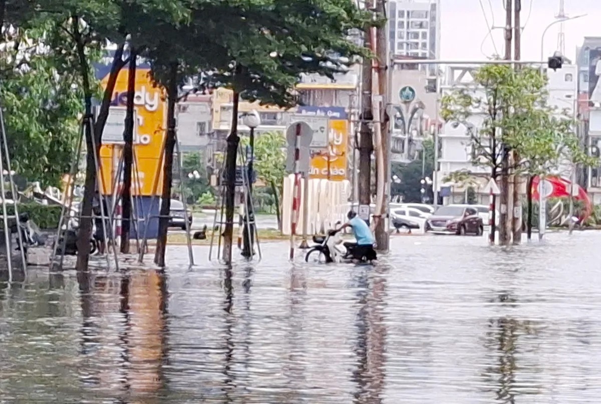 nhiều con đường ở thành phố bắc giang chìm trong biển nước hình ảnh 3 nhieu con duong o thanh pho bac giang chim trong bien nuoc hinh anh 3