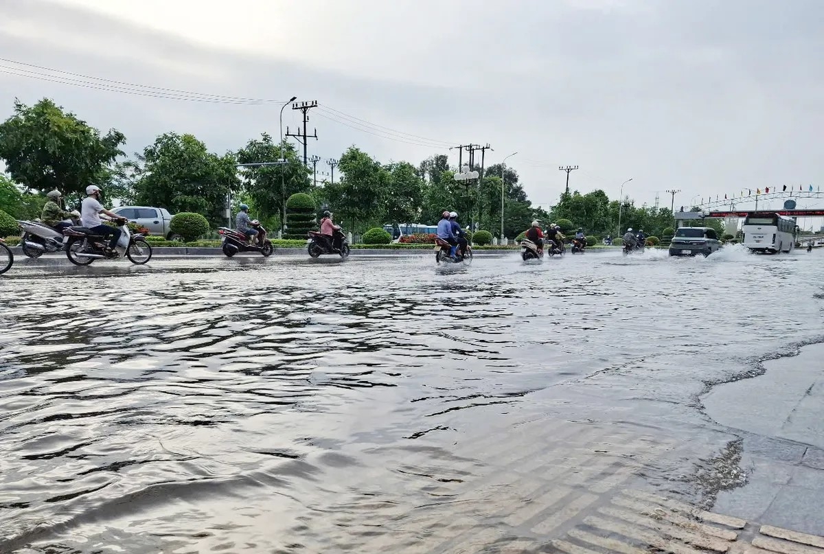 nhiều con đường ở thành phố bắc giang chìm trong biển nước hình ảnh 1 nhieu con duong o thanh pho bac giang chim trong bien nuoc hinh anh 1
