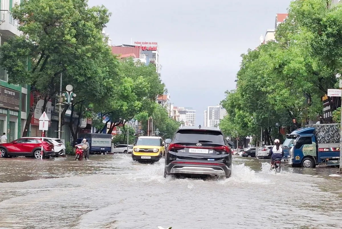 nhiều con đường ở thành phố bắc giang chìm trong biển nước hình ảnh 9 nhieu con duong o thanh pho bac giang chim trong bien nuoc hinh anh 9