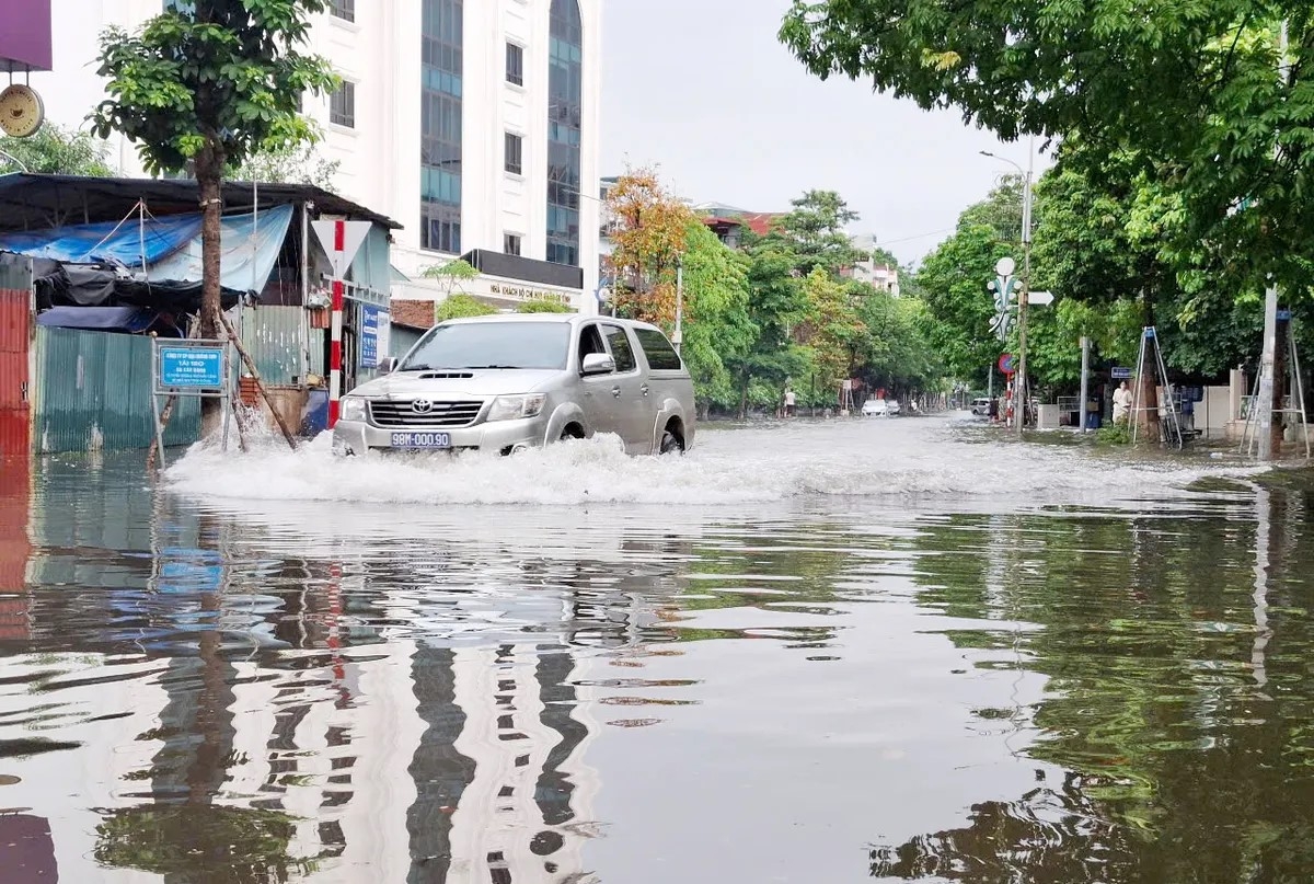 nhiều con đường ở thành phố bắc giang chìm trong biển nước hình ảnh 5 nhieu con duong o thanh pho bac giang chim trong bien nuoc hinh anh 5