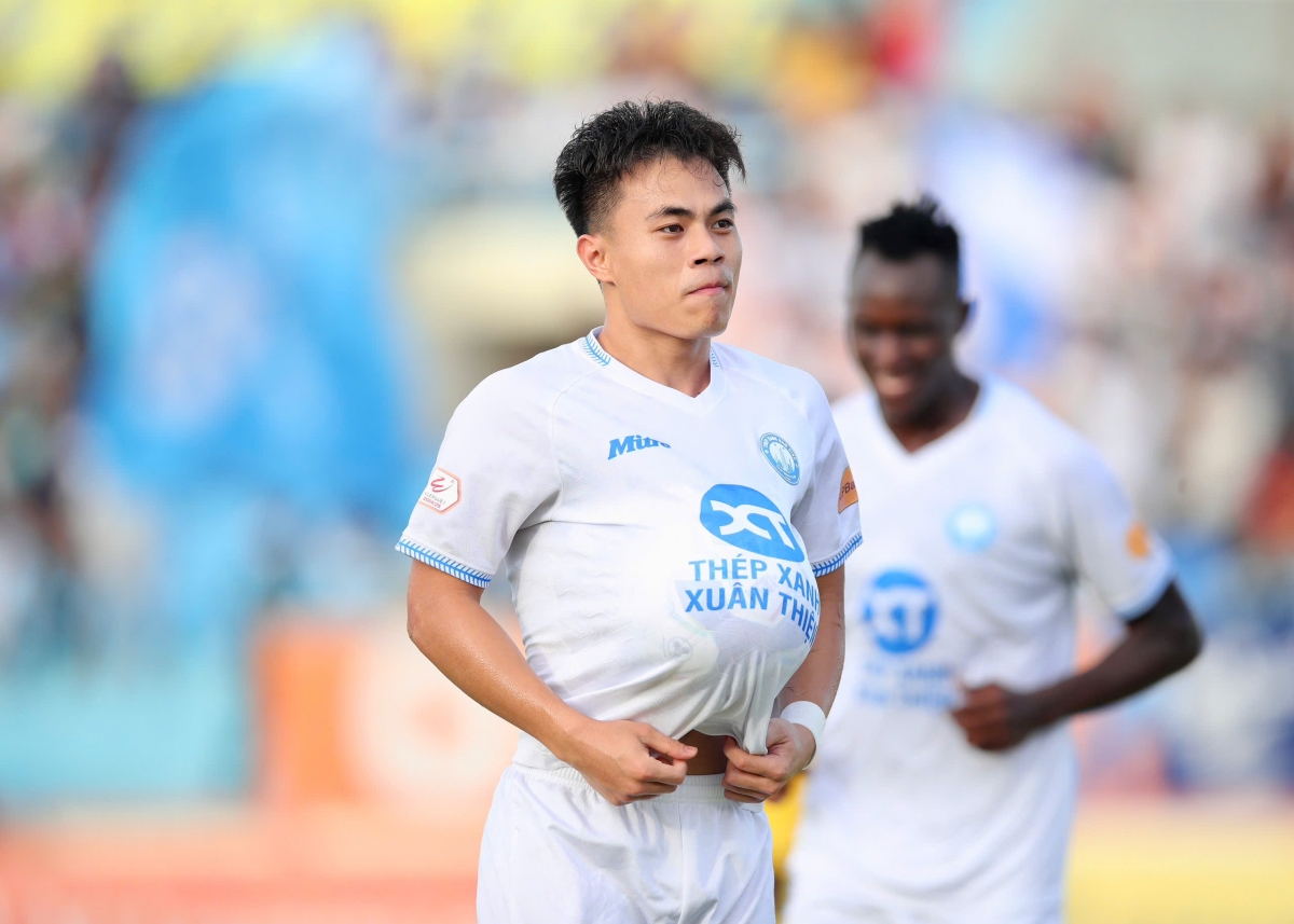Trực tiếp Quảng Nam vs Nam Định vòng 25 V-League: Vô địch trên sân Tam Kỳ?