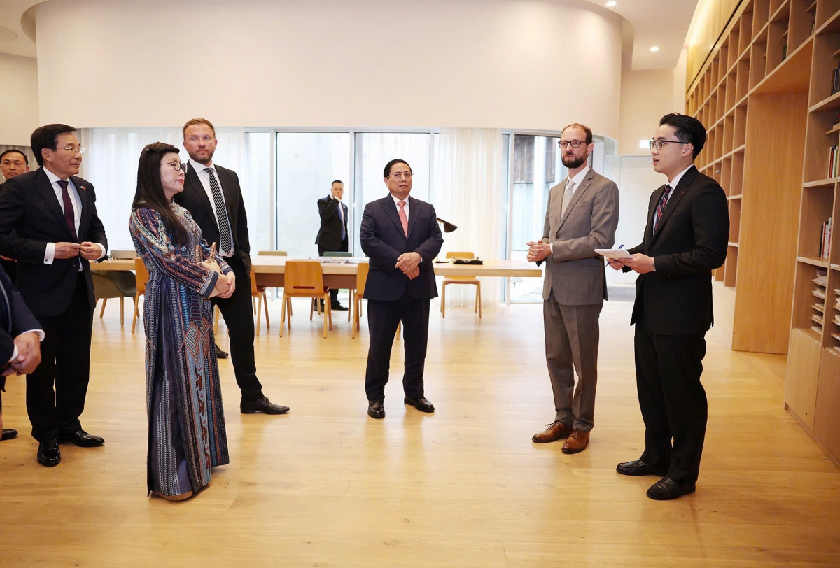 thu tuong tham trung tam arvo p rt - bieu tuong van hoa noi bat cua estonia hinh anh 2