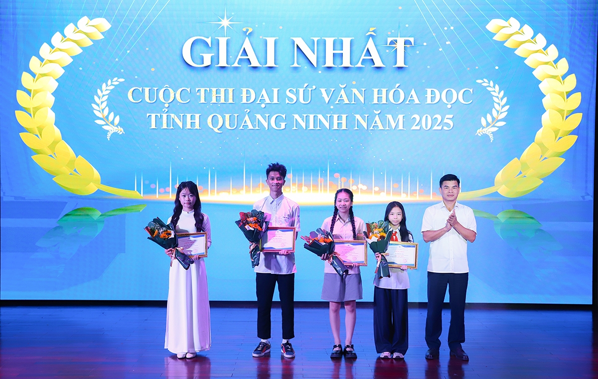 hoc sinh quang ninh lap tu sach vung cao, lam video, podcast lan toa van hoa doc hinh anh 2
