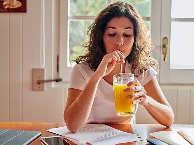 nước cam tưởng siêu lành mạnh, uống kiểu này lại chẳng khác gì tự đầu độc cơ thể hình ảnh 1 nuoc cam tuong sieu lanh manh, uong kieu nay lai chang khac gi tu dau doc co the hinh anh 1
