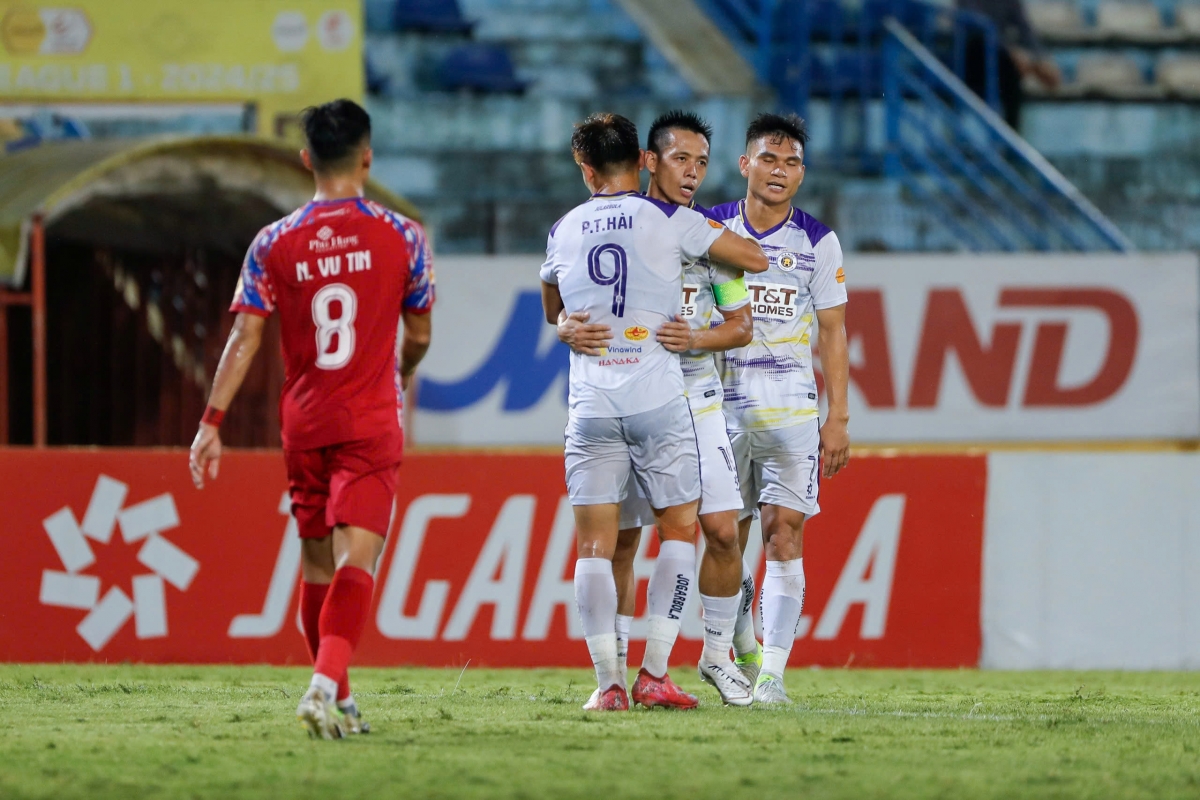 Văn Quyết lọt tốp kiến tạo nhiều nhất V-League 2024/2025