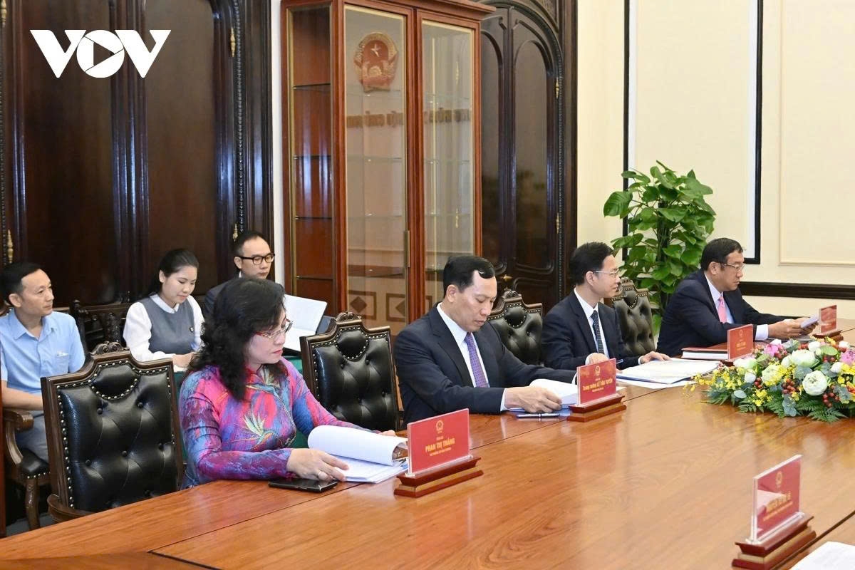 president luong cuong holds phone talks with rok counterpart picture 2