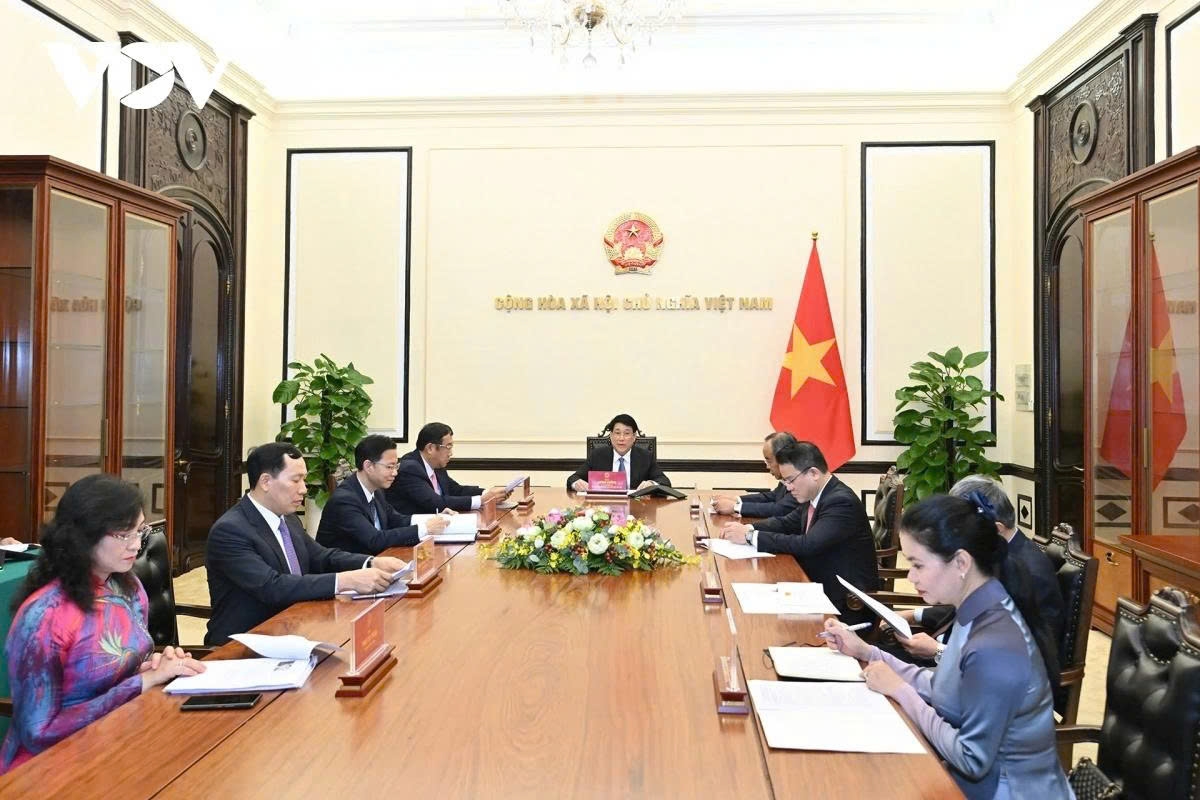 president luong cuong holds phone talks with rok counterpart picture 4