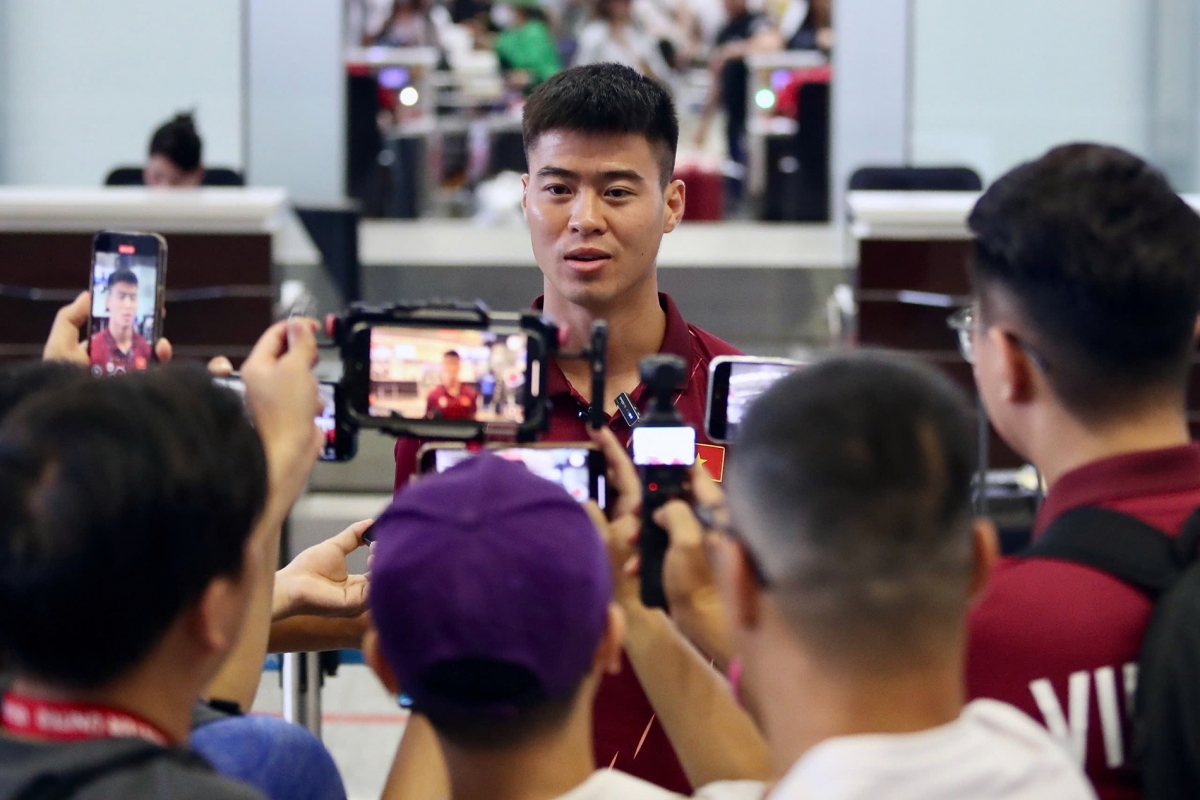 vietnam depart for malaysia ahead of crucial 2027 asian cup qualifier picture 1 vietnam depart for malaysia ahead of crucial 2027 asian cup qualifier picture 1
