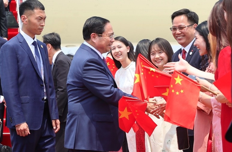 pm chinh arrives in tianjin for world economic forum and working visit to china picture 2 pm chinh arrives in tianjin for world economic forum and working visit to china picture 2