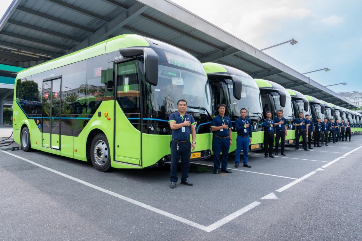 Vinbus khai trương tuyến buýt điện 43 – kết nối nội thành với Đông Anh