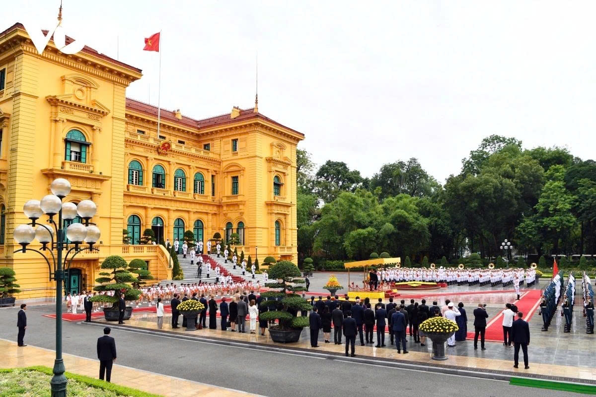 warm reception for lithuanian president gitanas nauseda in hanoi picture 1 warm reception for lithuanian president gitanas nauseda in hanoi picture 1