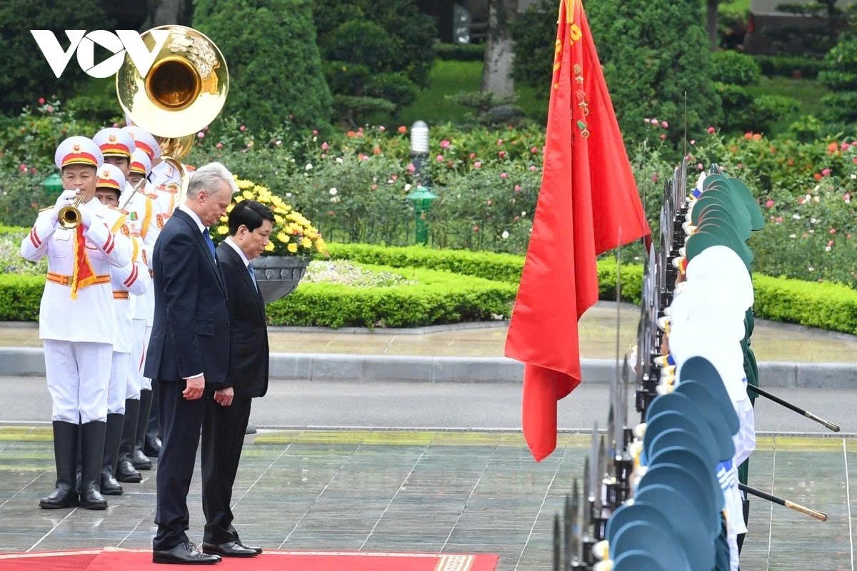 warm reception for lithuanian president gitanas nauseda in hanoi picture 6