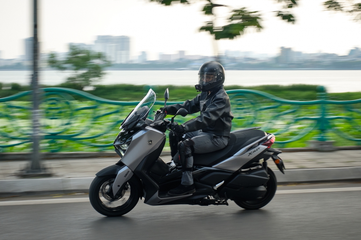 yamaha xmax 300 - lựa chọn thực tế cho người sống xa trung tâm hình ảnh 2 yamaha xmax 300 - lua chon thuc te cho nguoi song xa trung tam hinh anh 2