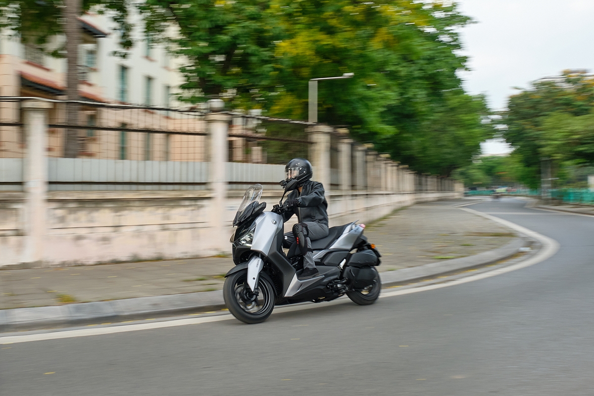 yamaha xmax 300 - lựa chọn thực tế cho người sống xa trung tâm hình ảnh 1 yamaha xmax 300 - lua chon thuc te cho nguoi song xa trung tam hinh anh 1