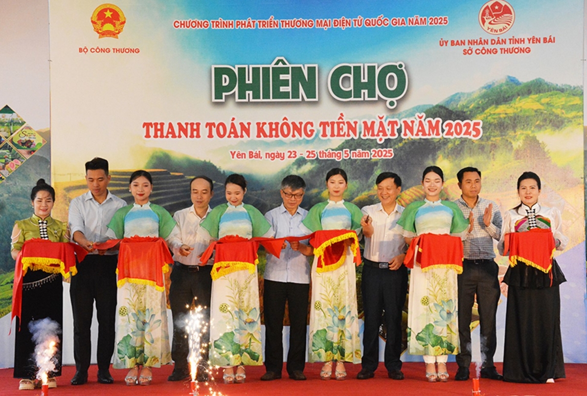 yen bai to chuc phien cho khong tien mat ket hop livestream ban hang ocop hinh anh 1