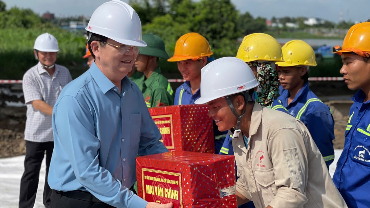 Phó Thủ tướng đốc thúc tiến độ cầu Bình Gởi thuộc Vành đai 3 TP.HCM