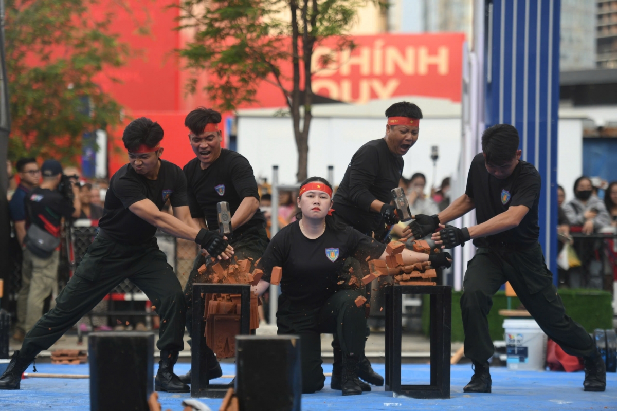 những màn biểu diễn đặc sắc tại chương trình vinh quang công an nhân dân hình ảnh 2 nhung man bieu dien dac sac tai chuong trinh vinh quang cong an nhan dan hinh anh 2