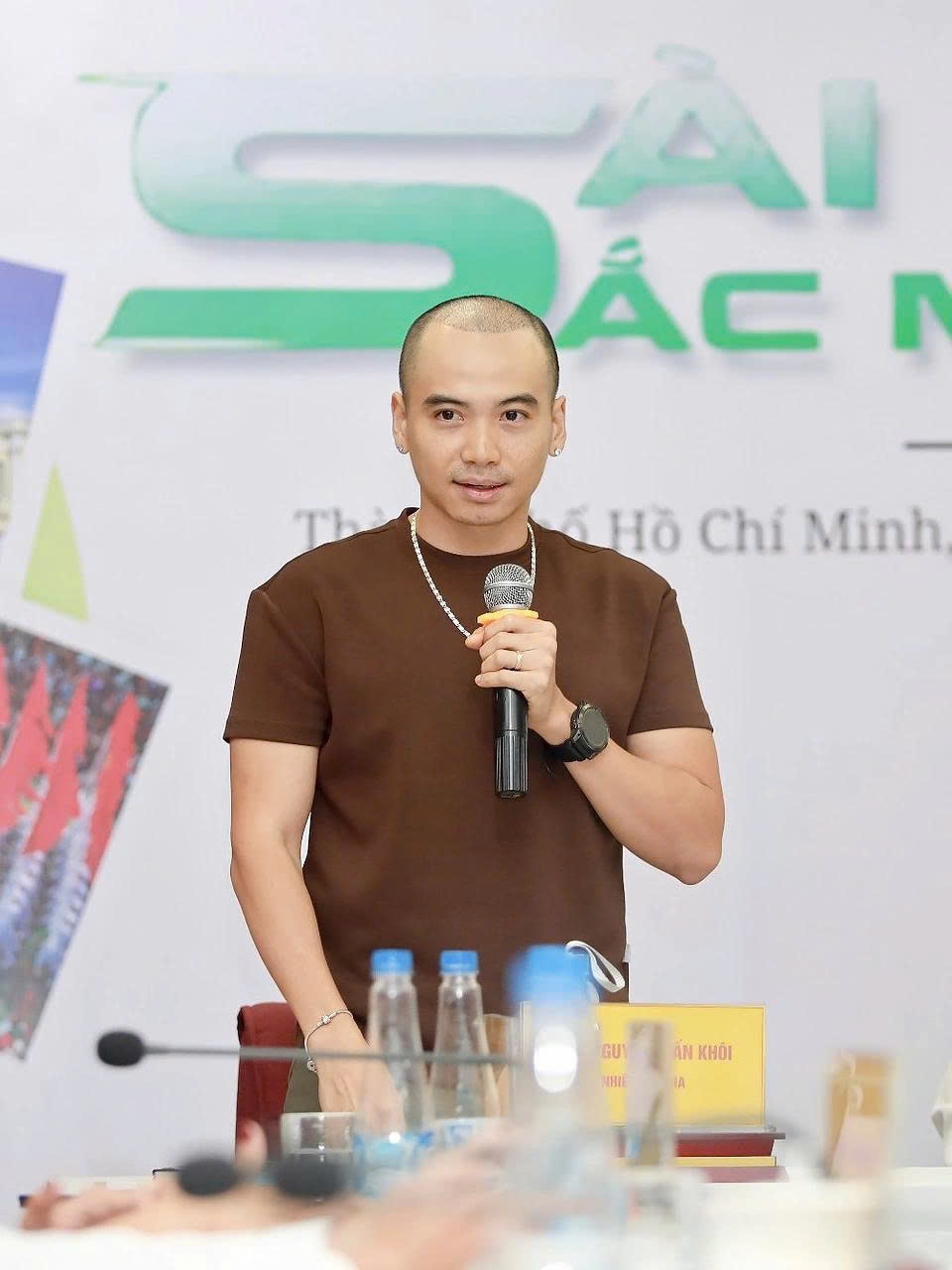 sao việt 8 6 hoa hậu khánh vân và ông xã nắm tay dạo phố hà nội hình ảnh 3 sao viet 8 6 hoa hau khanh van va ong xa nam tay dao pho ha noi hinh anh 3