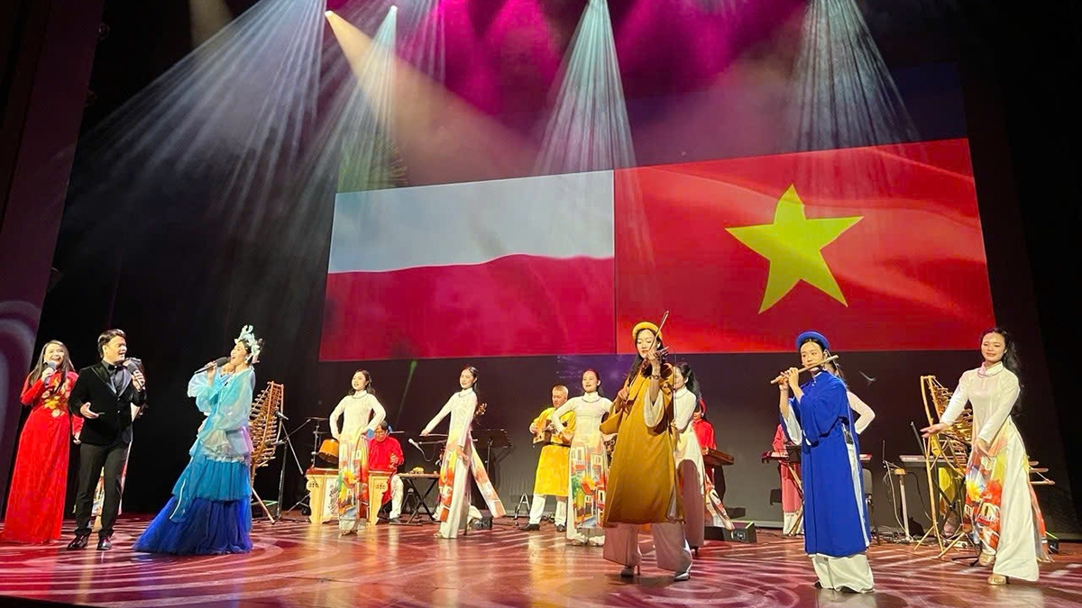 chuong trinh tinh hoa van hoa viet nam tham tinh huu nghi viet nam - ba lan hinh anh 6