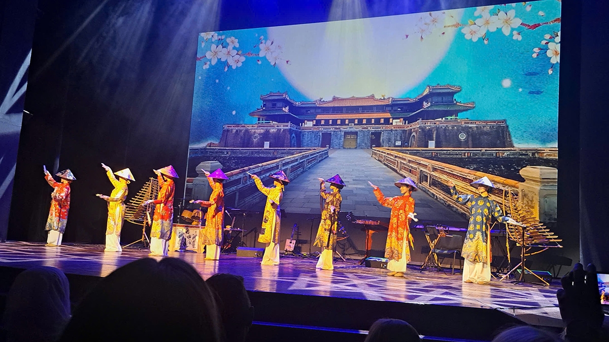 chuong trinh tinh hoa van hoa viet nam tham tinh huu nghi viet nam - ba lan hinh anh 7