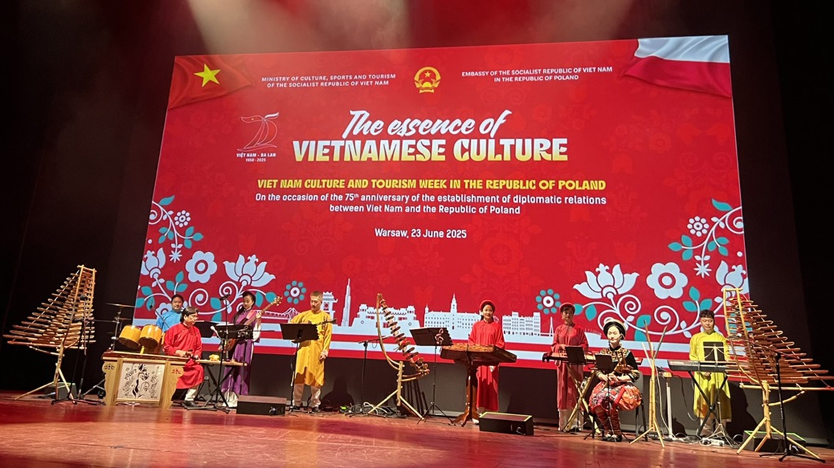 chuong trinh tinh hoa van hoa viet nam tham tinh huu nghi viet nam - ba lan hinh anh 8