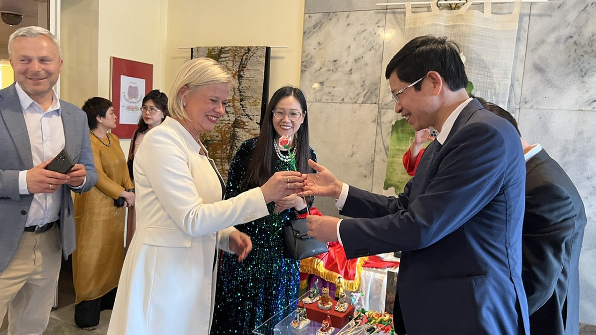 chương trình tinh hoa văn hóa việt nam thắm tình hữu nghị việt nam - ba lan hình ảnh 3 chuong trinh tinh hoa van hoa viet nam tham tinh huu nghi viet nam - ba lan hinh anh 3