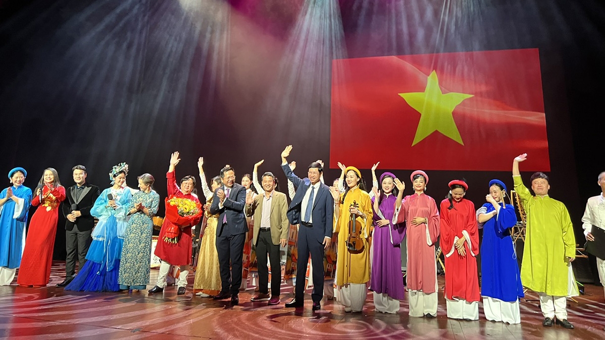 chuong trinh tinh hoa van hoa viet nam tham tinh huu nghi viet nam - ba lan hinh anh 13