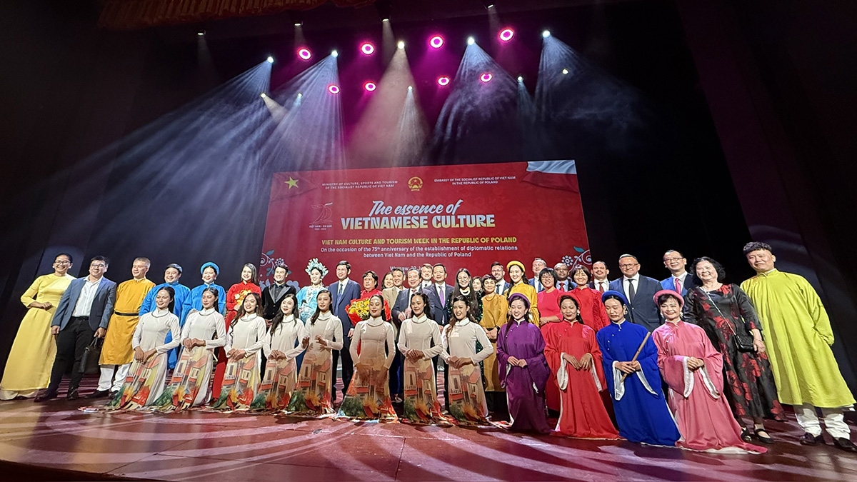 chuong trinh tinh hoa van hoa viet nam tham tinh huu nghi viet nam - ba lan hinh anh 14