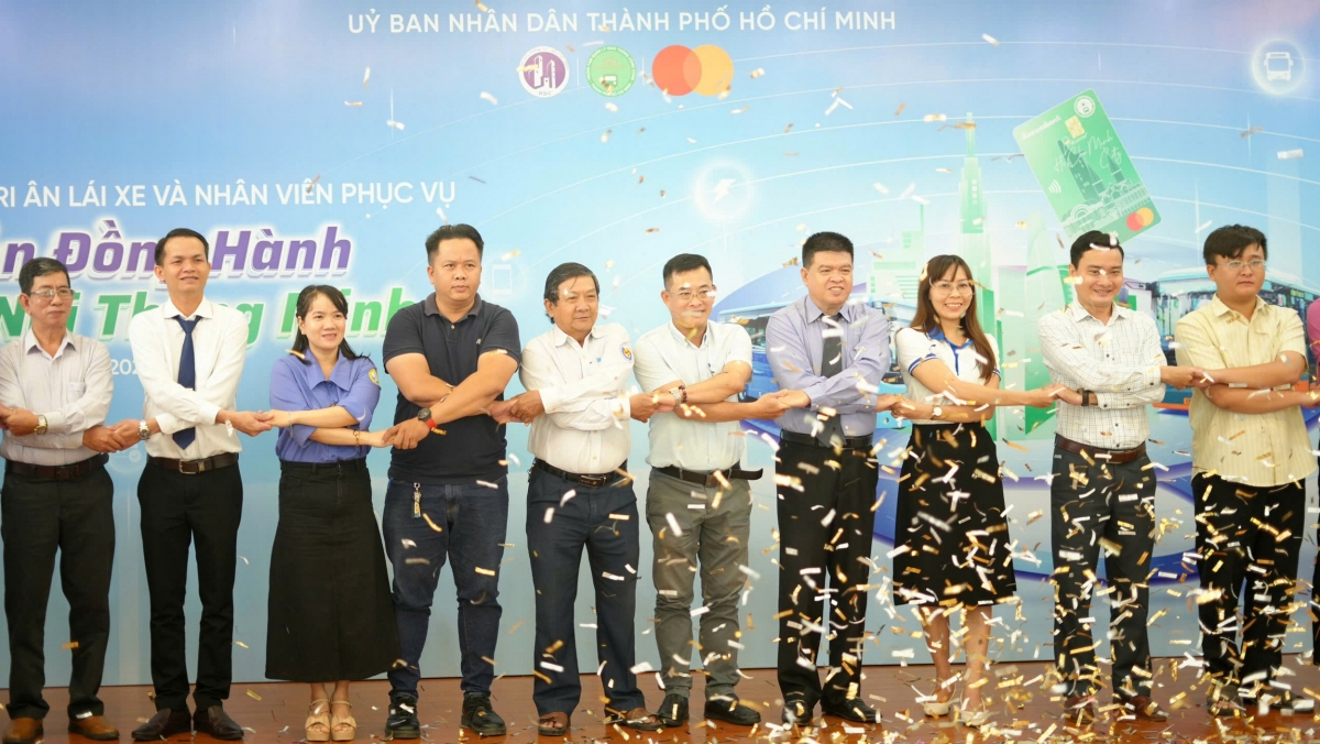 tp.hcm tuyên dương tài xế xe buýt tiêu biểu, thúc đẩy thanh toán không tiền mặt hình ảnh 3 tp.hcm tuyen duong tai xe xe buyt tieu bieu, thuc day thanh toan khong tien mat hinh anh 3