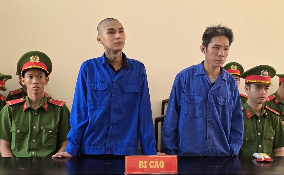 2 cha con rủ nhau giết người sau cuộc nhậu, cùng lãnh án 26 năm tù