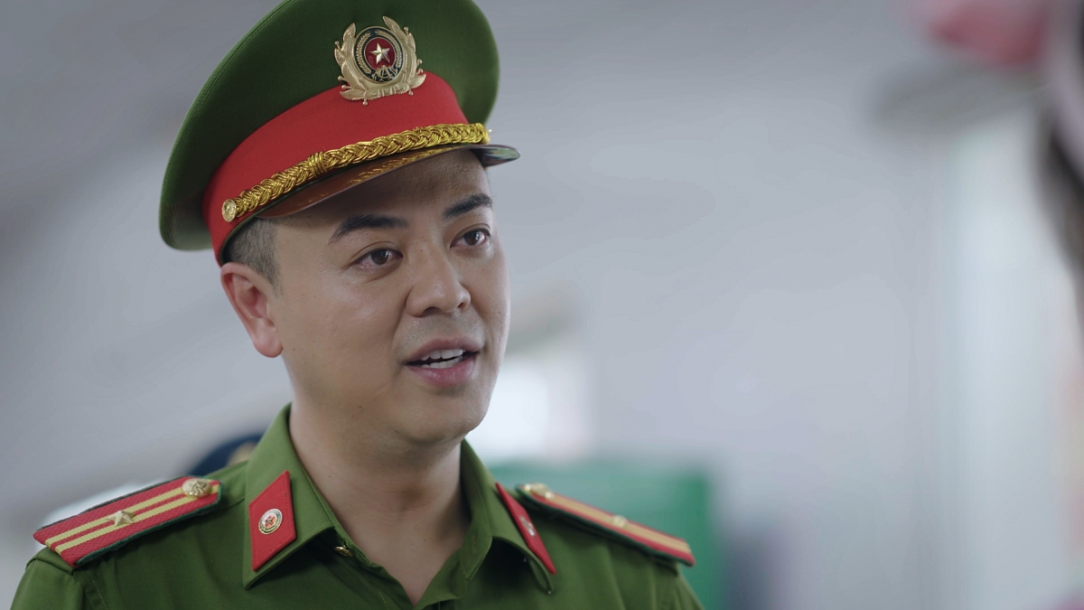 Tuấn Tú mất ăn, mất ngủ khi vào vai công an xã trong "Có anh, nơi ấy bình yên"