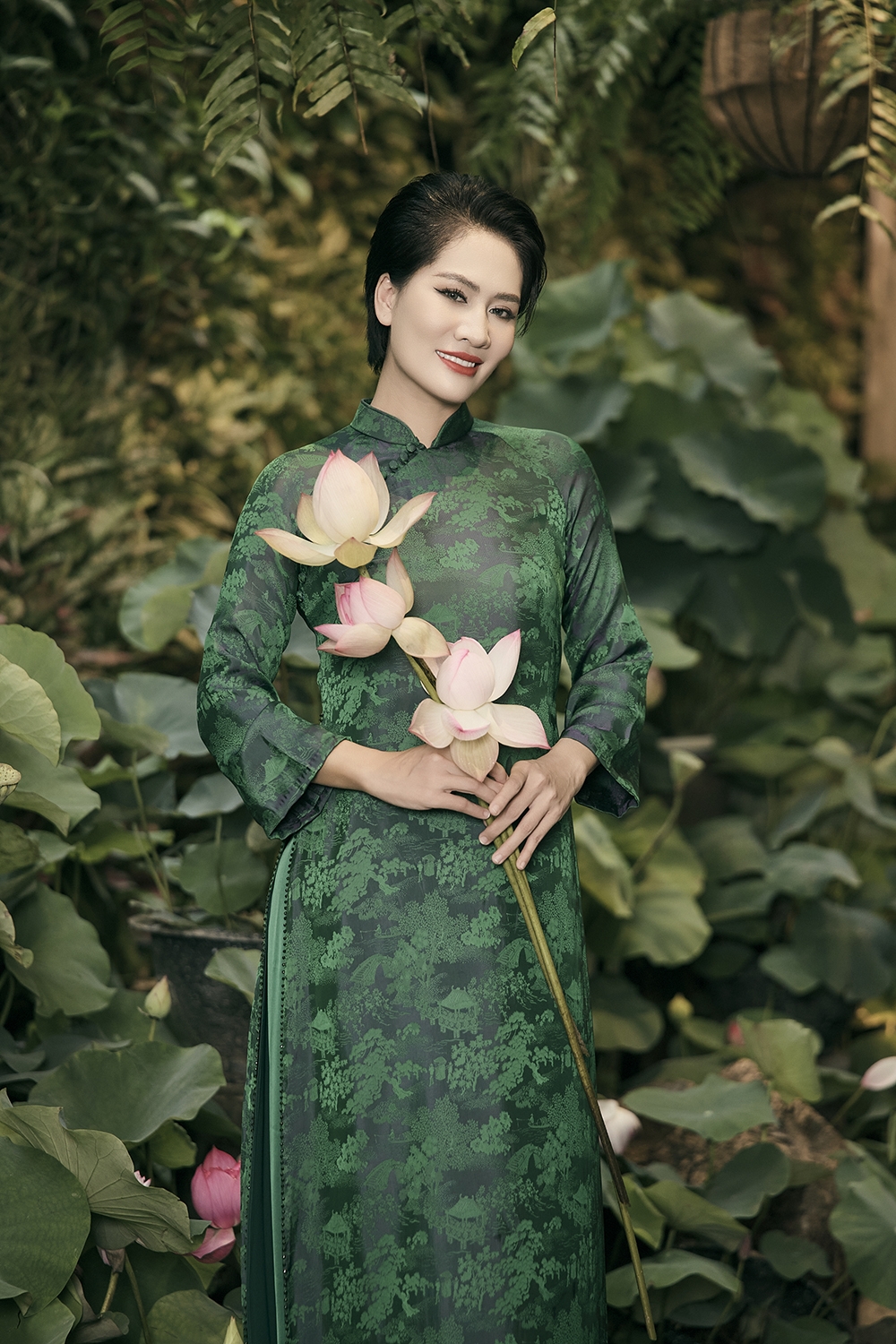 thu quỳnh thanh hương nền nã trong áo dài lụa gấm hình ảnh 4 thu quynh thanh huong nen na trong ao dai lua gam hinh anh 4