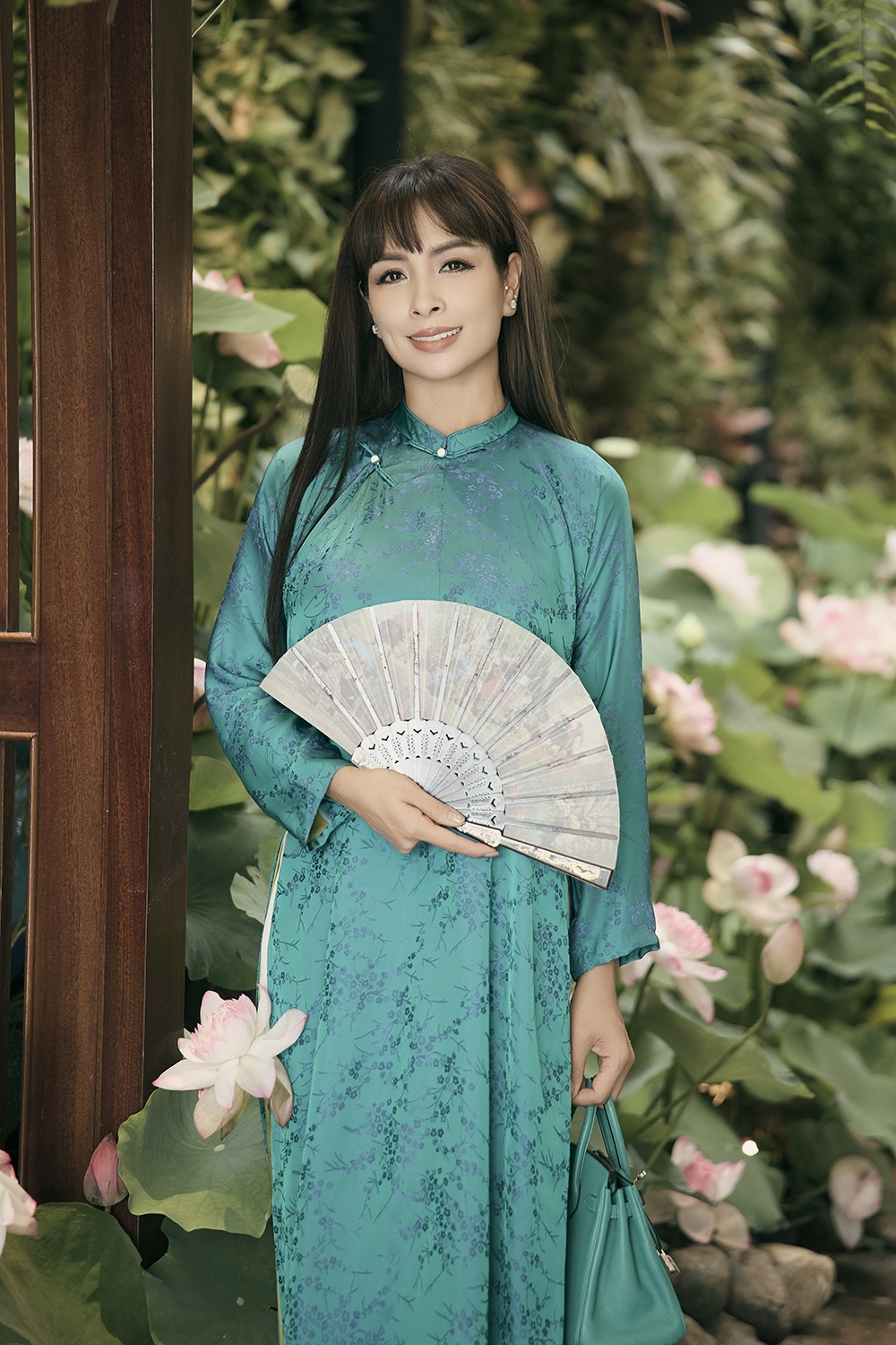 thu quỳnh thanh hương nền nã trong áo dài lụa gấm hình ảnh 6 thu quynh thanh huong nen na trong ao dai lua gam hinh anh 6