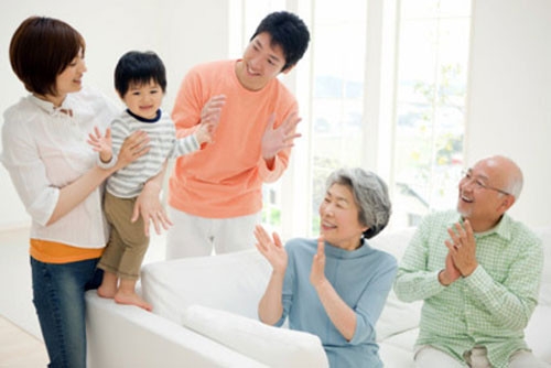 Bầu không khí gia đình thêm áp lực vì bố mẹ can thiệp sâu vào cuộc sống của con