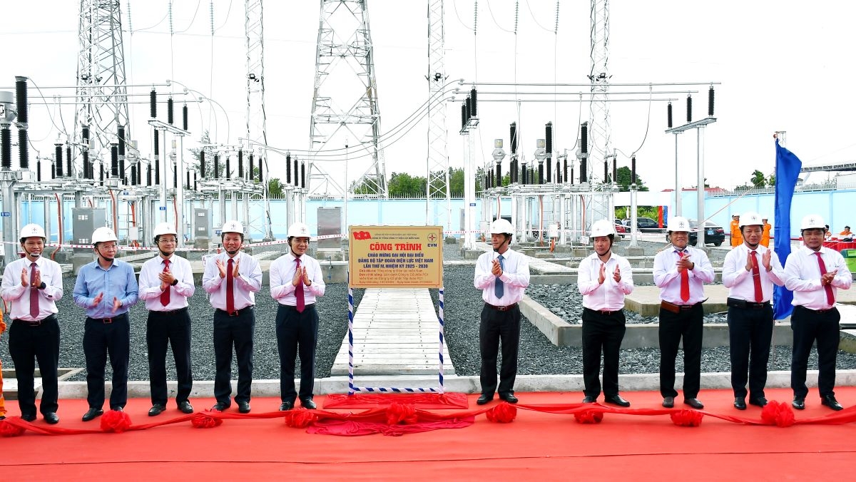 EVNSPC gắn biển hai công trình chào mừng Đại hội đại biểu Đảng bộ EVN lần thứ IV