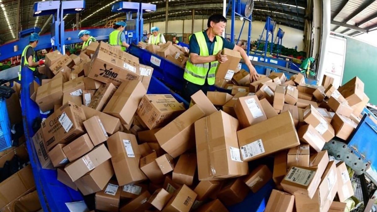 Hàng nhập khẩu dưới 1 triệu bị thu thuế VAT tự động từ 1/8