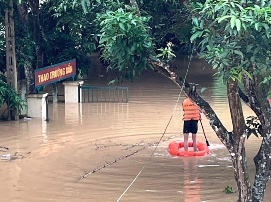nghe an residents evacuated as rivers swell overnight picture 12 nghe an residents evacuated as rivers swell overnight picture 12