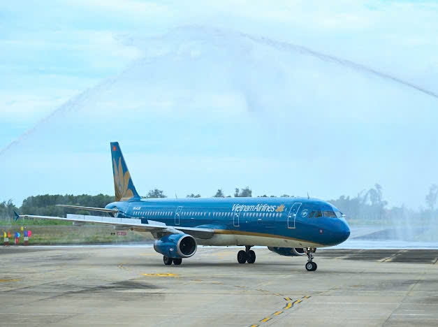 chuyen bay den hue cua vietnam airlines don hanh khach thu 350 trieu hinh anh 10