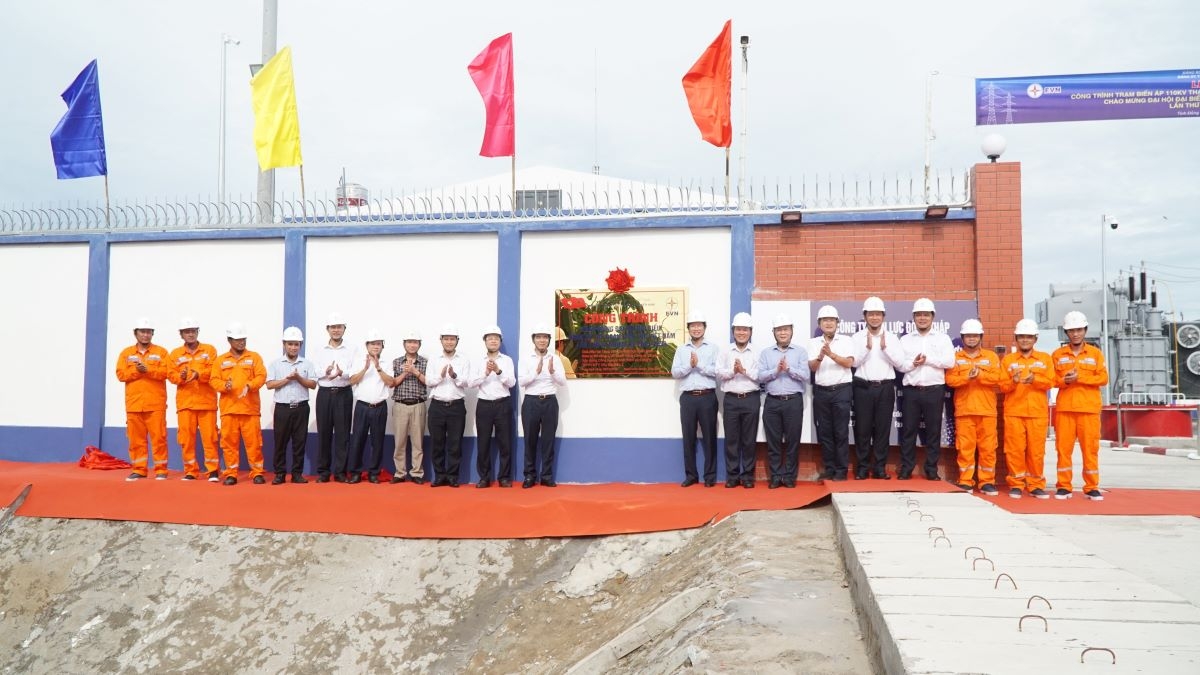 evnspc gắn biển hai công trình chào mừng Đại hội đại biểu Đảng bộ evn lần thứ iv hình ảnh 2 evnspc gan bien hai cong trinh chao mung Dai hoi dai bieu Dang bo evn lan thu iv hinh anh 2