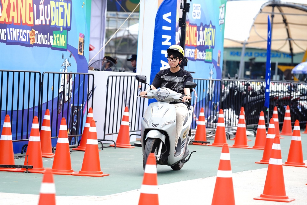ban tre tp.hcm doi xe xang sang xe may dien vinfast vi thiet ke dep, cam giac tot hinh anh 2